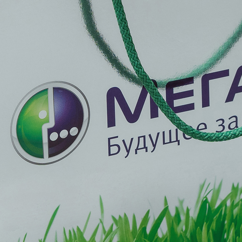 Пакет МегаФон — деталь печати и логотип